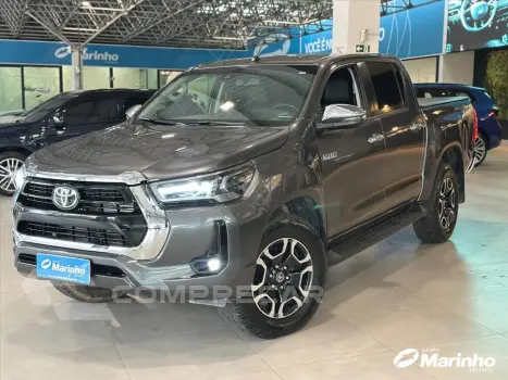 Toyota HILUX 2.8 D-4D TURBO DIESEL CD SRX 4X4 AUTOMÁTICO 4 portas
