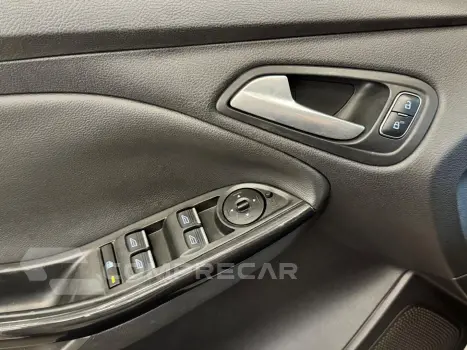 Focus 2.0 Titanium 16V Flex 4P Powershift