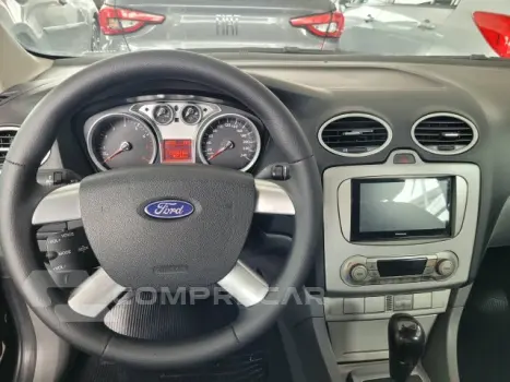 FOCUS HATCH - 2.0 GLX 16V 4P AUTOMÁTICO