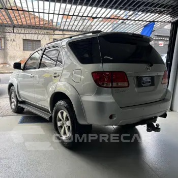 Hilux SW4 SRV D4-D 4x4 3.0 TDI Dies. Aut