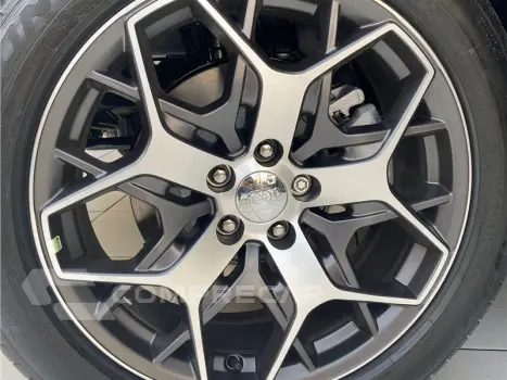 COMMANDER 2.2 TURBO DIESEL OVERLAND AT9