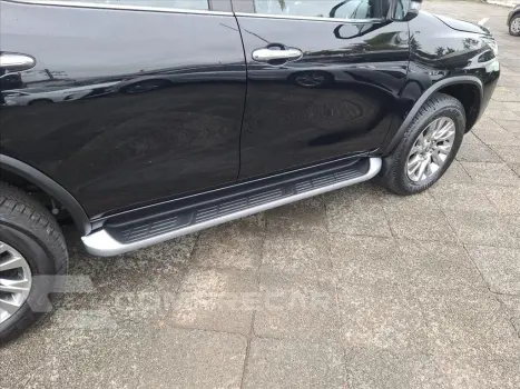 HILUX SW4 2.8 D-4D TURBO DIESEL SRX 7L 4X4 AUTOMÁ