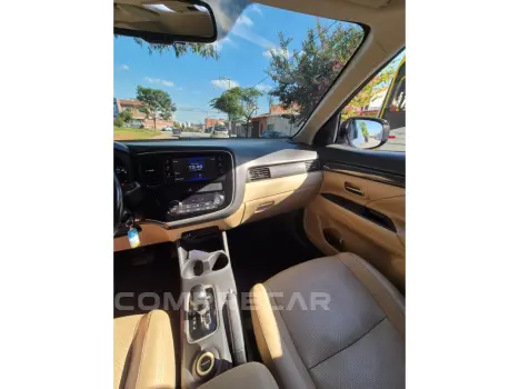 OUTLANDER 3.0 GT 4X4 V6 24V GASOLINA 4P AUTOMÁTICO