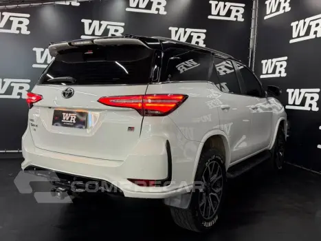HILUX SW4 2.8 D-4d Turbo Gr-s 7L 4X4