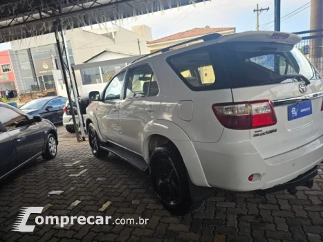 HILUX SW4 - 3.0 SRV 4X4 7 LUGARES 16V TURBO INTERCOOLER 4P A