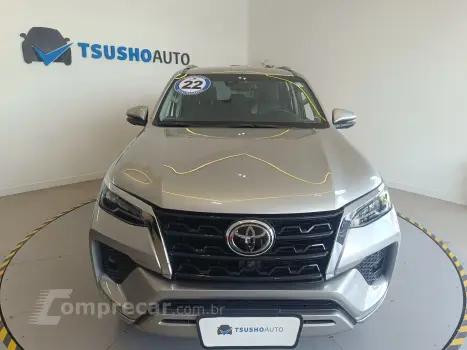 HILUX SW4 2.8 D-4D TURBO SRX 7L 4X4 AUTOMÁTICO