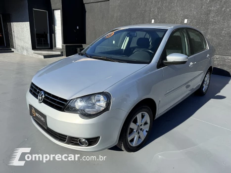 Volkswagen POLO SEDAN 2.0 MI Comfortline 8V 4 portas