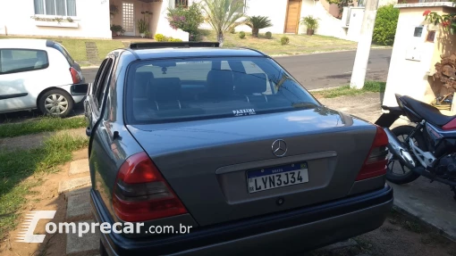 Mercedes-Benz C 180 1.8 Classic Plus 4 portas