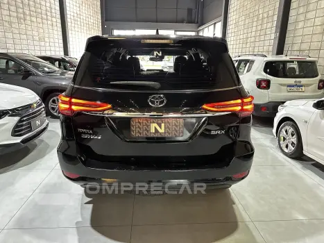 HILUX SW4 2.8 D-4D TURBO DIESEL SRX 7L 4X4 AUTOMÁTICO