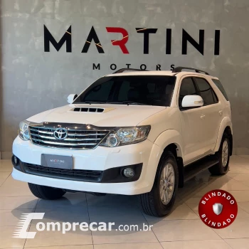 Toyota Hilux SW4 SRV D4-D 4x4 3.0 TDI Dies. Aut 4 portas