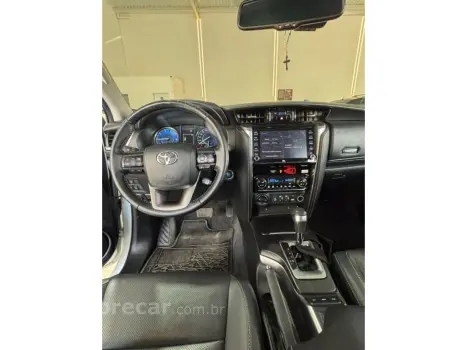 HILUX SW4 2.8 D-4D TURBO DIESEL SRX 7L 4X4 AUTOMÁTICO