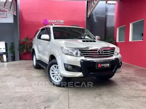 Toyota HILUX SW4 3.0 SRV 4X4 7 LUGARES 16V TURBO INTERCOOLER DIESEL 4 portas