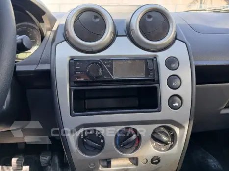 FIESTA SEDAN - 1.6 ROCAM SEDAN 8V 4P MANUAL