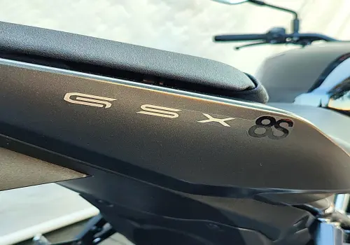 SUZUKI GSX-8S