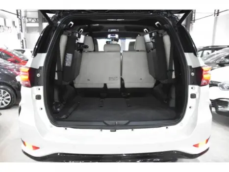 HILUX SW4 - 2.8 D-4D TURBO DIAMOND 7L 4X4 AUTOMÁTICO