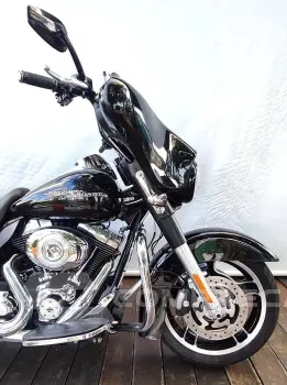 HARLEY-DAVIDSON STREET GLIDE