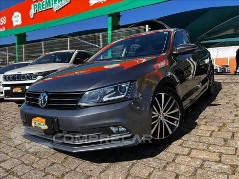 Volkswagen JETTA 2.0 TSI Highline 211cv 4 portas