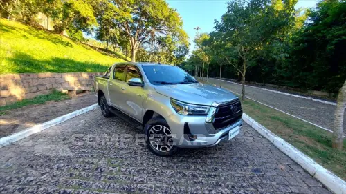 Toyota HILUX 2.8 D-4D TURBO DIESEL CD SRX 4X4 AUTOMÁTICO 4 portas