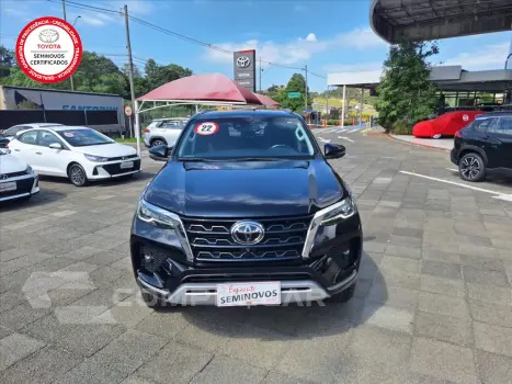 Toyota HILUX SW4 2.8 D-4D TURBO DIESEL SRX 7L 4X4 AUTOMÁ 4 portas