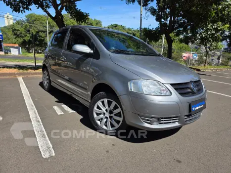 Volkswagen FOX 1.6 MI Plus 8V 4 portas