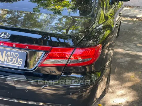 AZERA 3.3 MPFI GLS Sedan V6 24V