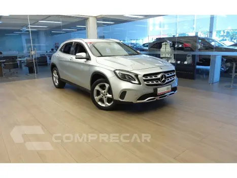 Mercedes-Benz GLA 200 1.6 CGI FLEX ADVANCE 7G-DCT 4 portas