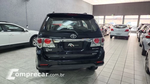 Hilux SW4 SRV D4-D 4x4 3.0 TDI Dies. Aut