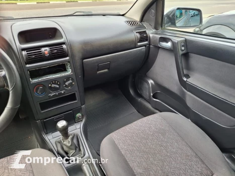 ASTRA 1.8 MPFI Comfort Sedan 8V