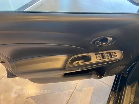 Versa Sedan 1.6 16V 4P FLEX S