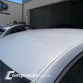 AZERA 3.3 MPFI GLS Sedan V6 24V