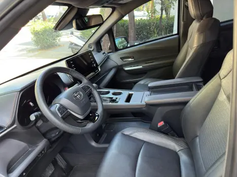 SIENNA 2.5 VVT-I Hybrid XSE