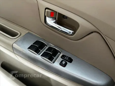 HILUX SW4 2.7 SR 4X2 7 LUGARES 16V GASOLINA 4P AU