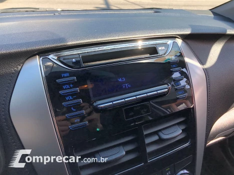 Yaris 1.5 16V Flex Sedan Xl Live Multidrive