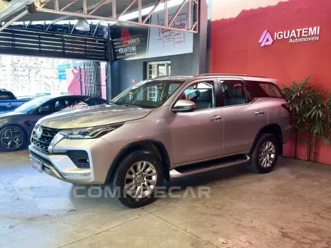 HILUX SW4 2.8 D-4D TURBO DIESEL SRX 7L 4X4 AUTOMÁTICO
