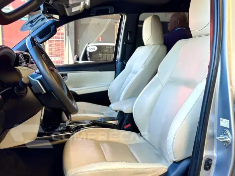 HILUX SW4 2.8 D-4D TURBO DIESEL DIAMOND 7L 4X4 AUTOMÁTICO