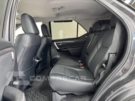 HILUX SW4 2.8 D-4d Turbo SRX 7L 4X4