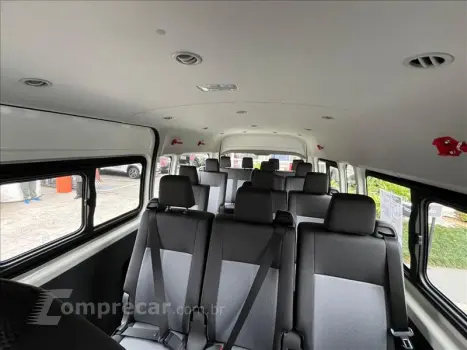 HIACE 2.8 D-4d Turbo Minibus 15+1 DX