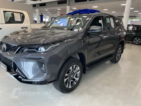 Toyota HILUX SW4 2.8 D-4D TURBO SRX PLATINUM 7L 4X4 AUTOMÁTICO 4 portas