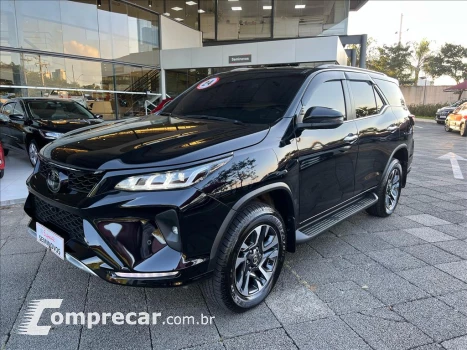 Toyota HILUX SW4 2.8 D-4D TURBO DIESEL DIAMOND 7L 4X4 AU 4 portas