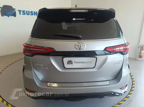 HILUX SW4 2.8 D-4D TURBO SRX PLATINUM 7L 4X4 AUTOMÁTICO