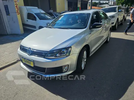Volkswagen JETTA 2.0 TSI Highline 4 portas
