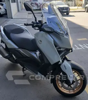 XMAX 300