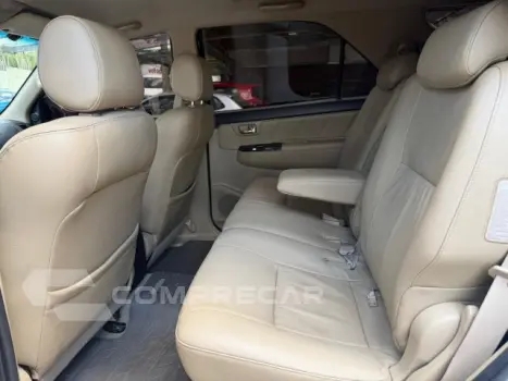 HILUX SW4 - 3.0 SRV 4X4 7 LUGARES 16V TURBO INTERCOOLER 4P A