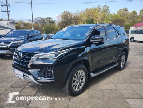 Toyota HILUX SW4 2.8 D-4D TURBO DIESEL SRX 4X4 AUTOMÁTICO 4 portas