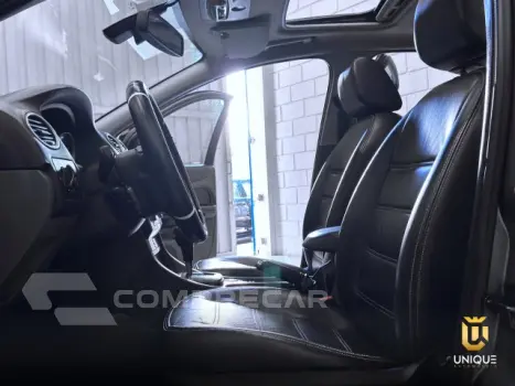 FOCUS HATCH - 2.0 TITANIUM HATCH 16V 4P AUTOMÁTICO