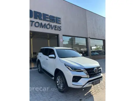 HILUX SW4 2.8 D-4D TURBO DIESEL SRX 7L 4X4 AUTOMÁTICO