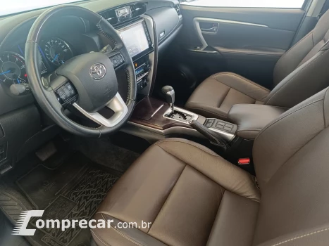 HILUX SW4 2.8 SRX 4X4 7 LUGARES 16V TURBO INTERCOOLER 4P AUT
