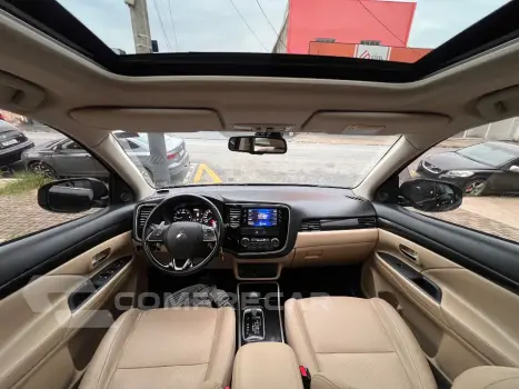 OUTLANDER 2.2 165cv Diesel Aut.