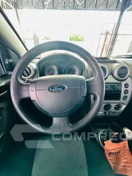 FIESTA 1.6 MPI Class Hatch 8V