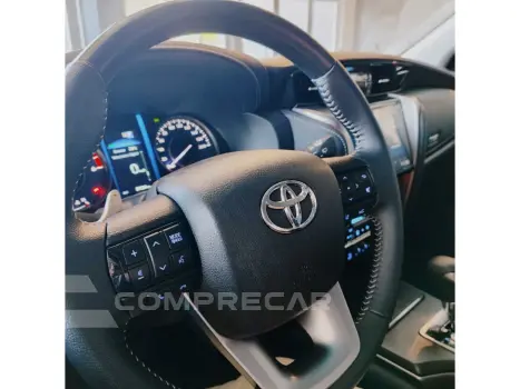 HILUX SW4 2.8 D-4D TURBO DIESEL SRX PLATINUM 7L 4X4 AUTOMÁTI